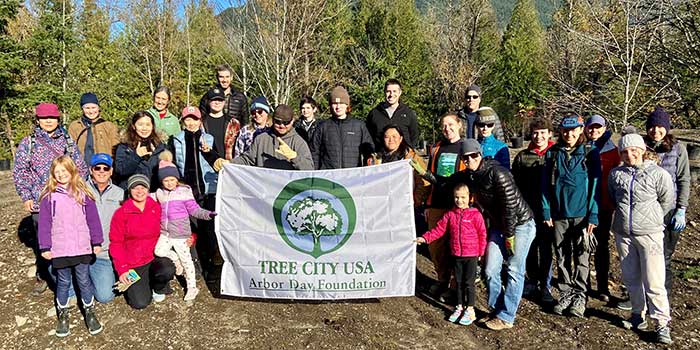 Photo of community volunteers in North Bend on Arbor Day, 2022.
